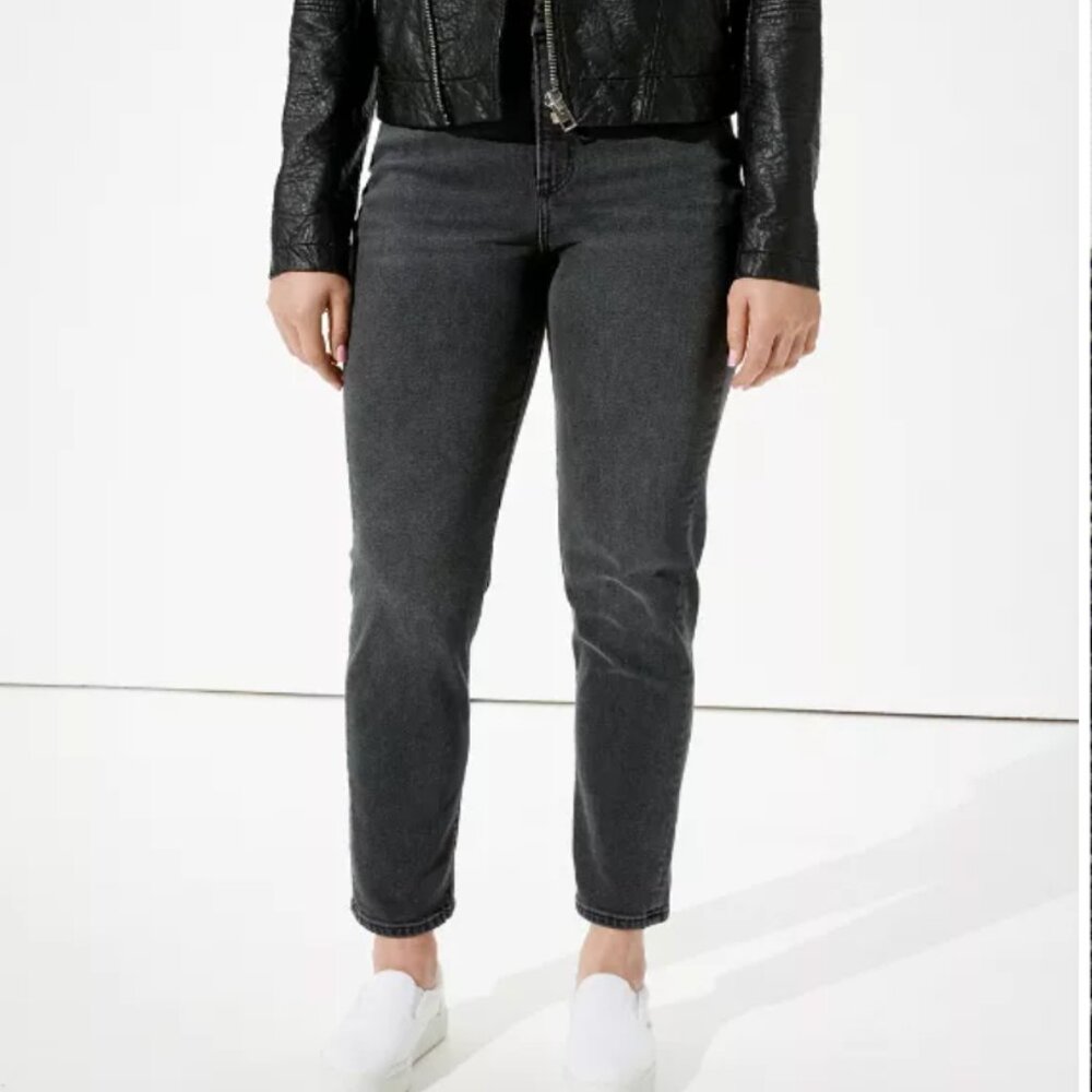 AE Curvy Mom Jean